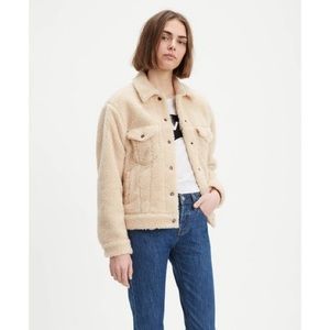 LEVI’S Sherpa Trucker Jacket
